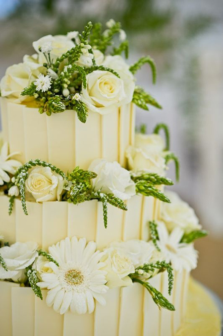 wedding cake jaune pastel